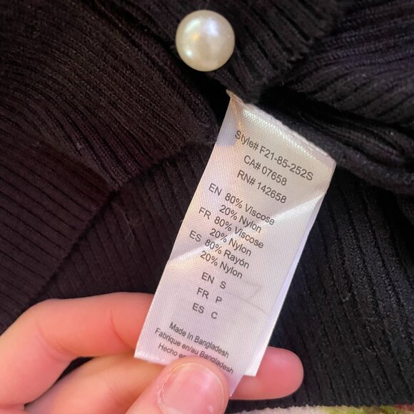 TWEE Black Ribbed pearl button bishop bellsleeves plunge cardigan! - Picture 14 of 15